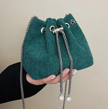 Модерен дамски вельветовая чанта със зелена завязкой на съвсем малък, луксозни дамски чанти през рамо, женствена чанта през рамо с веригата в ретро стил за жени